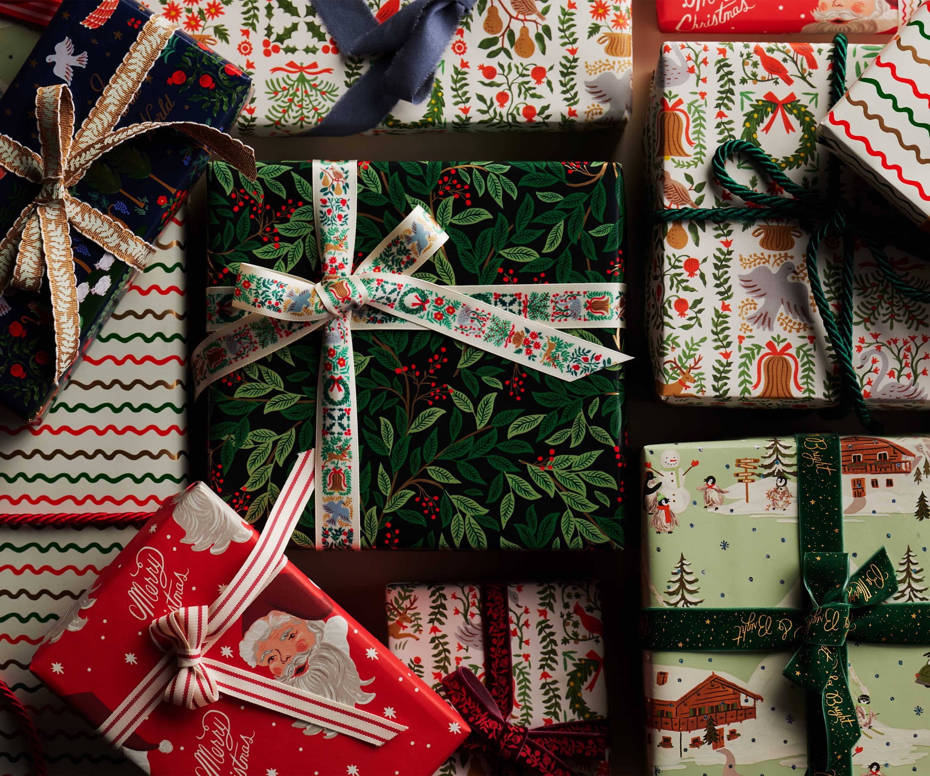 Holiday Wrapping Sheets - Santa