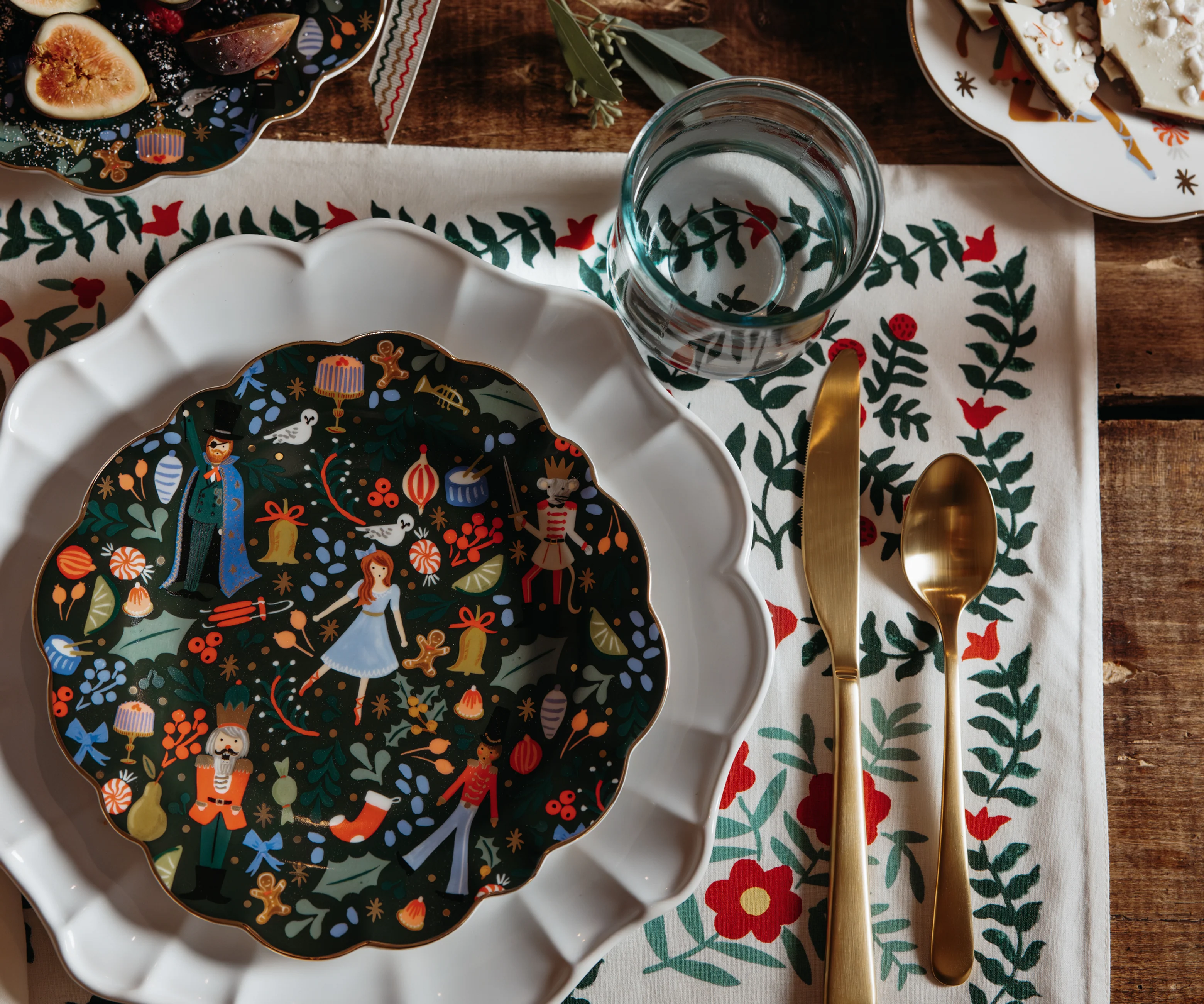 Porcelain Dessert Plate Set - Nutcracker